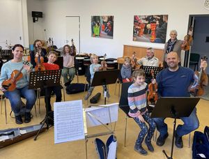 Der Violin-Einsteiger-Workshop richtet sich an die ganze Familie. 