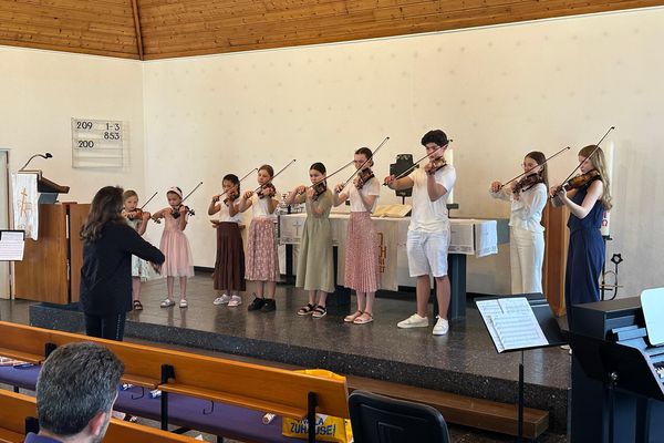 Die Violinklasse von Monika Johannsen lädt zu einem abwechslungsreichen Konzert ein.