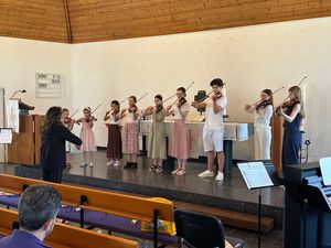 Die Violinklasse von Monika Johannsen lädt zu einem abwechslungsreichen Konzert ein.