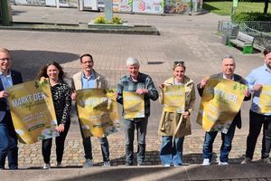 Bürgermeister Christian Schweitzer, Vivien Veihoff, Jan-Philipp Lahrmann, Klaus Hennecke, Laura Döring, Theodorus Gentzelis und Polikarpos Karafoulidis Bürgermeister Christian Schweitzer, Vivien Veihoff, Jan-Philipp Lahrmann, Klaus Hennecke, Laura Döring, Theodorus Gentzelis und Polikarpos Karafoulidis