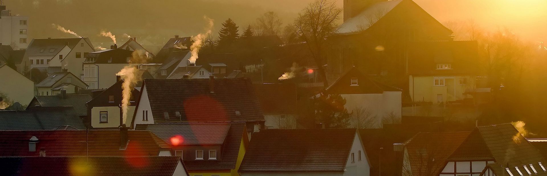 Abendstimmung über einer kleinen Stadt