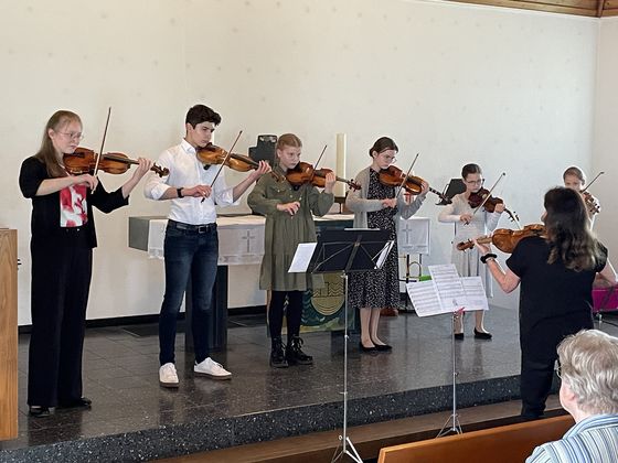 Die Violinklasse der Musikschule der Stadt Hemer.