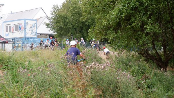 Der erste Grundlagenkurs „Mountainbike“ aus dem Programm „Ferien in Hemer“ startete in der vergangenen Woche unter besten Wetter- und Stimmungsbedingungen. 