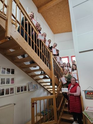 Die städtische Kindertageseinrichtung KTE Haus Kunterbunt hat einen bedeutenden Meilenstein erreicht und ist nun offiziell eine zertifizierte Marte Meo Einrichtung. 