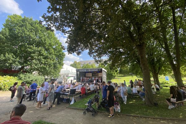 Gefeiert wird auf und vor der Kaja-Bühne im Sauerlandpark – der Eintritt ist frei.