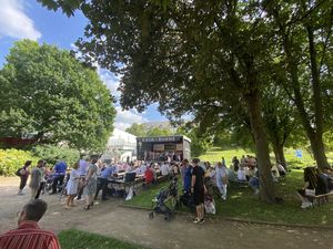 Gefeiert wird auf und vor der Kaja-Bühne im Sauerlandpark – der Eintritt ist frei.