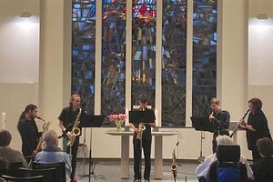 „SaxoFun“ begeistert mit besonderem Klangspektrum in der Ebbergkirche. „SaxoFun“ begeistert mit besonderem Klangspektrum in der Ebbergkirche.