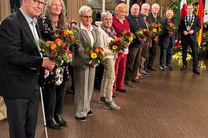 Bürgermeister Christian Schweitzer (r.) dankte den Mitgliedern des ehemaligen Seniorenbeirates für die gute Zusammenarbeit.