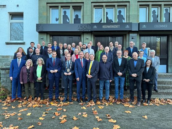 Vor dem Alten Casino am Sauerlandpark trat der neu gewählte Rat der Stadt Hemer zu seiner konstituierenden Sitzung zusammen. 