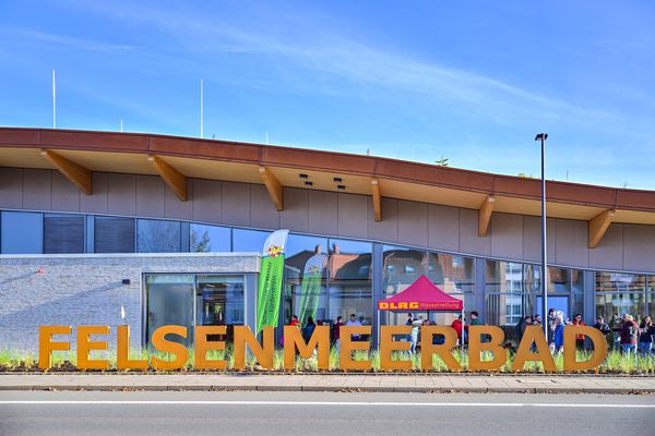 Das Felsenmeerbad an der Bahnhofstraße.