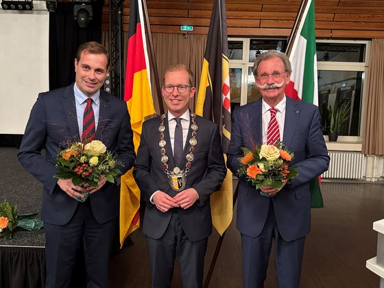 Dr. Martin Gropengießer (l.) und Bernhard Camminadi (r.) wurden von BM Christian Schweitzer als neue stellvertretende Bürgermeister begrüßt. 
