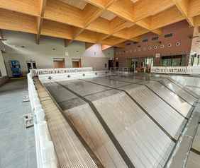 Das Felsenmeerbad an der Bahnhofstraße.