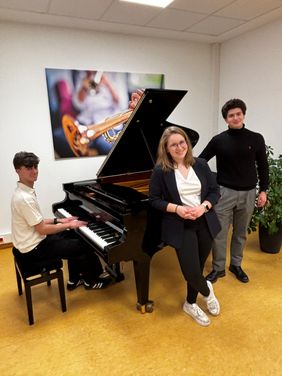 Martin Keim-Encinas (am Flügel), Lydia Streiter und Eric Aklender.