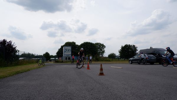 Der erste Grundlagenkurs „Mountainbike“ aus dem Programm „Ferien in Hemer“ startete in der vergangenen Woche unter besten Wetter- und Stimmungsbedingungen. 