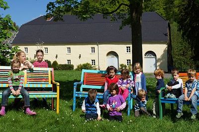 Kinder im Garten