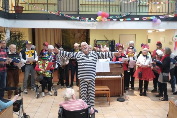 Beschwingtes Chorkonzert begeistert Publikum im Atrium der Von der Becke Stiftung