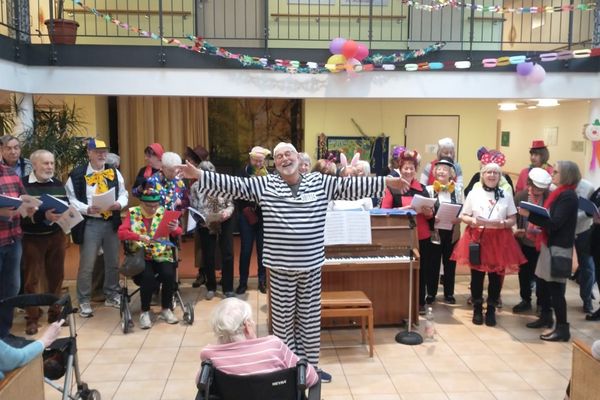 Beschwingtes Chorkonzert begeistert Publikum im Atrium der Von der Becke Stiftung