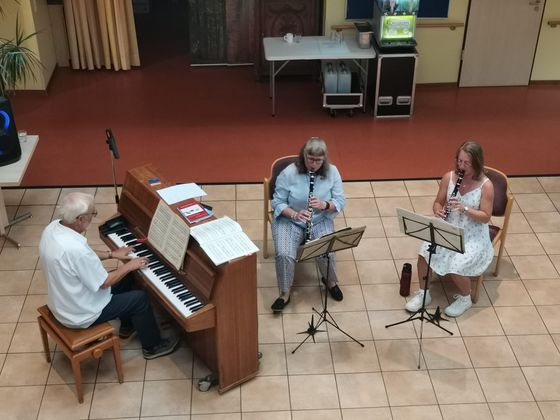 Die Musikschule der Stadt Hemer sorgte am Donnerstag, den 26. Juni, mit einem facettenreichen Konzert für große Begeisterung im Atrium des Altenheims Hermann von der Becke. 