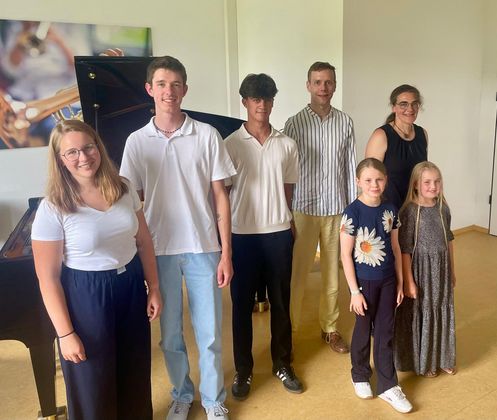 Im gut besuchten Vortragssaal präsentierten sich Schülerinnen und Schüler der Klavierklasse von Stephan Mehl und der Violinklasse von Sylke Enders mit einem abwechslungsreichen Programm. 