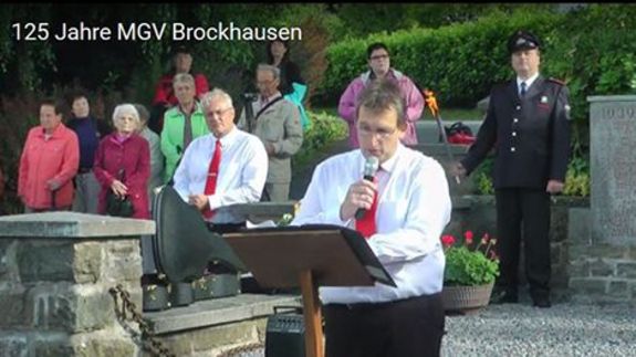 Kozert des MGV Brockhausen am Ehrenmal in der Dorfmitte