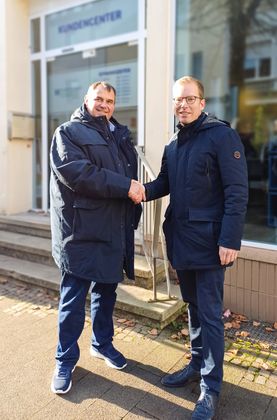 Herzlichen Glückwunsch! Thomas Fischer (l.) und Bürgermeister Christian Schweitzer.