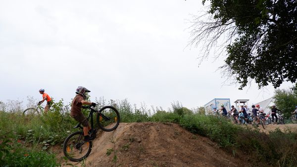 Der erste Grundlagenkurs „Mountainbike“ aus dem Programm „Ferien in Hemer“ startete in der vergangenen Woche unter besten Wetter- und Stimmungsbedingungen. 