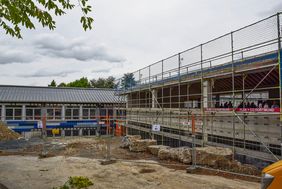 Der Erweiterungsbau entsteht auf der Fläche des ehemaligen Pavillons aus den 1970er-Jahren und umfasst rund 1.406 Quadratmeter Grundfläche. 