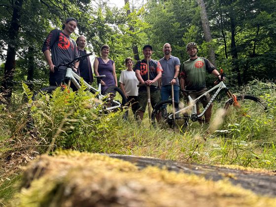 Drei Strecken mit unterschiedlichen Schwierigkeitsgraden und 1,4 Kilometern Gesamtlänge können am Ihmerter Waldrand Dank der Dead Pedals Society und einer LEADER-Förderung angelegt werden.
