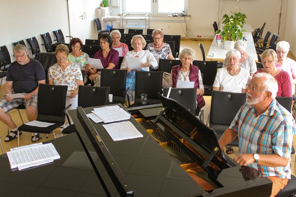 Die beliebte Singpause unter der Leitung von Musikpädagoge und dem ehemaligen Musikschulleiter Martin Niedzwiecki startet auch im neuen Schuljahr wieder jeden Mittwochmittag. 