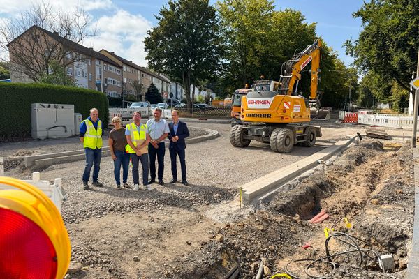 Bei der mehrjährigen Erneuerung der Zeppelinstraße und Pestalozzistraße gehen die Arbeiten sichtbar voran. 
